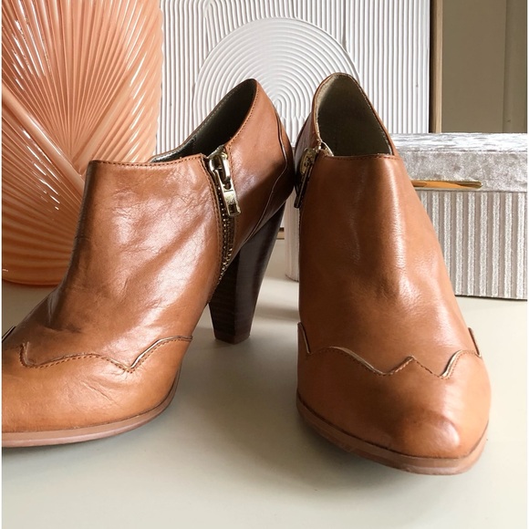 VERY VOLATILE buttery soft leather bootie boots camel color gold trim  size 10 - Picture 10 of 16